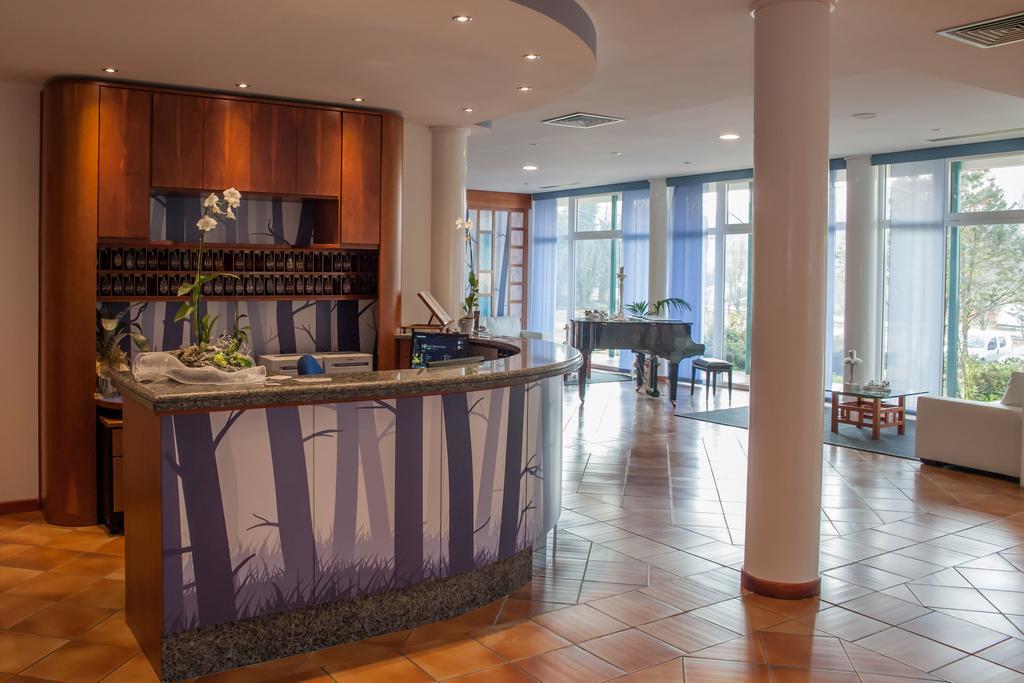 Roero Park Hotel Sommariva Perno Εξωτερικό φωτογραφία